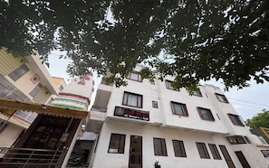 Property entrance - Gayatri Seva Dham (Vrindavan)
