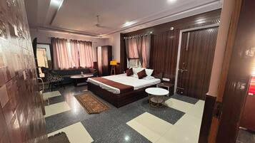 Super Deluxe With Balcony | Soundproofing, WiFi (free)