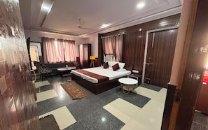  Super Deluxe With Balcony | Soundproofing, free WiFi - Gayatri Seva Dham (Vrindavan)