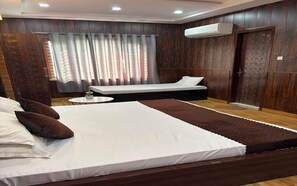 Soundproofing, free WiFi - Gayatri Seva Dham (Vrindavan)