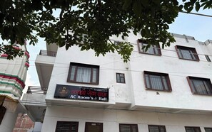 Interior entrance - Gayatri Seva Dham (Vrindavan)
