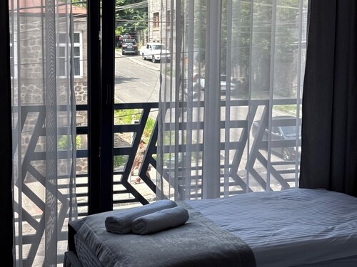 Leader Hotel