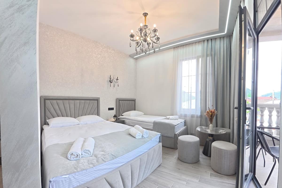 Habitación triple Deluxe, balcón | Wifi gratis