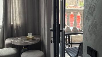 Deluxe Triple Room, Balcony | Interior