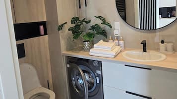 Shower, hair dryer, towels