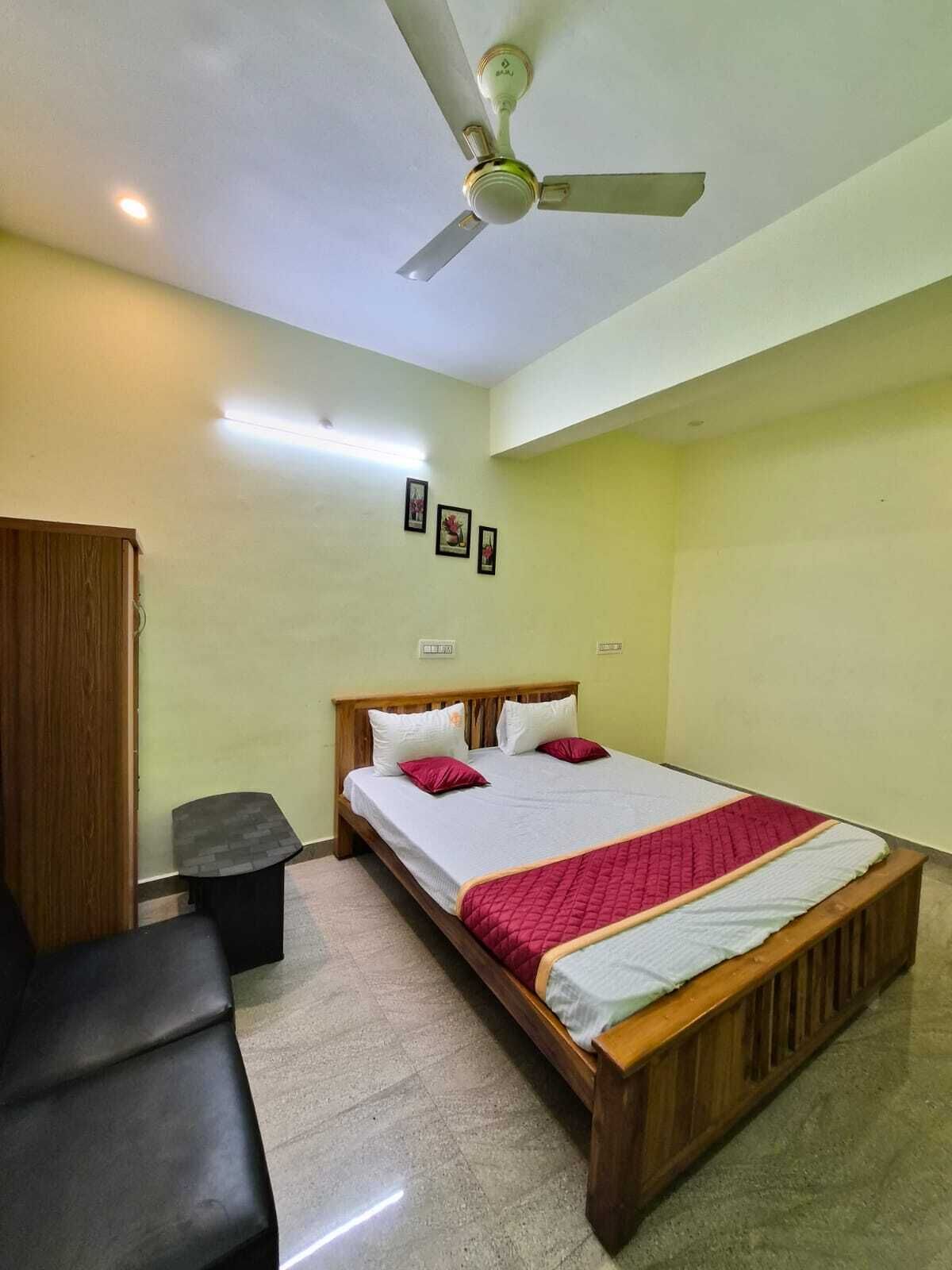 7 bedrooms, iron/ironing board, WiFi, bed sheets
