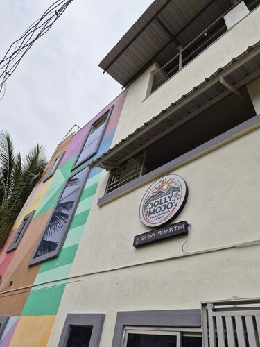 Lovely 7-bedroom building with AC in enjoyable Yelagiri