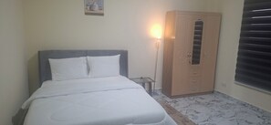 Apartemen Standar, balkon, pemandangan kota | Ruang kerja ramah laptop, setrika/meja setrika, dan Wi-Fi gratis