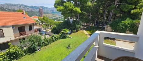 Comfort Apartment, Balcony | Property grounds