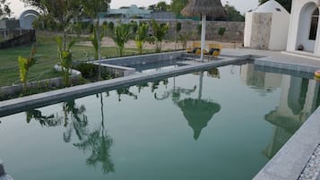 15 outdoor pools
