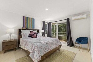 6 bedrooms, iron/ironing board, free WiFi, bed sheets