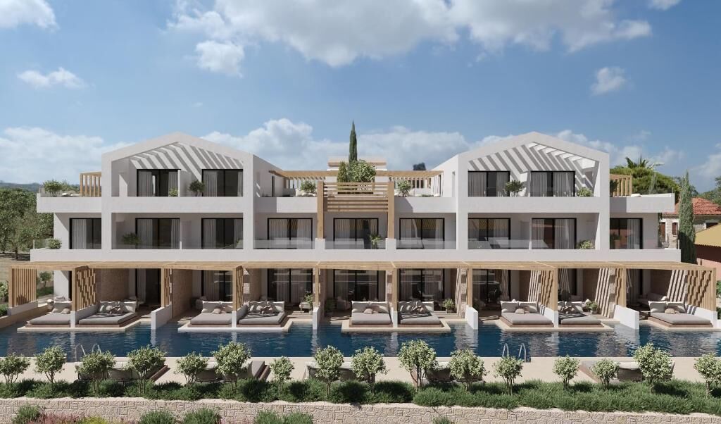 Suite, balcon, vue piscine | Piscine | Piscine extérieure (ouverte en saison)