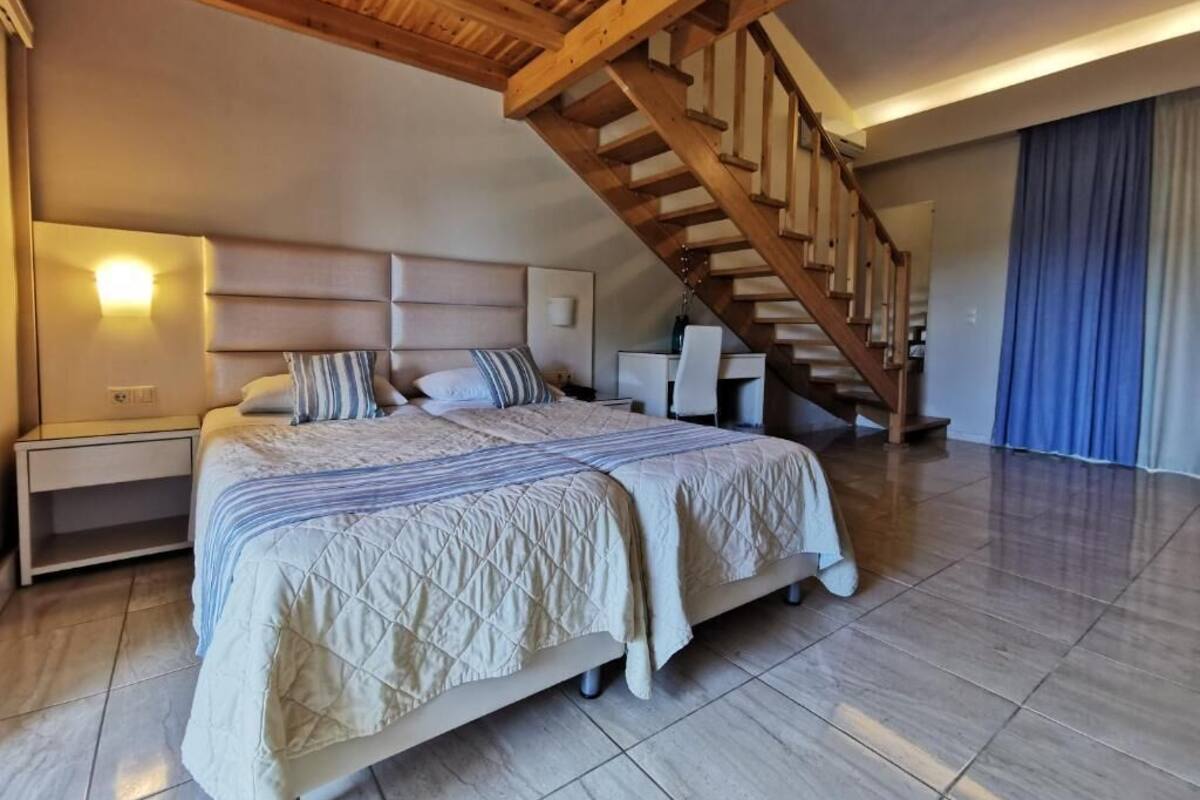 Duplex, Garden View