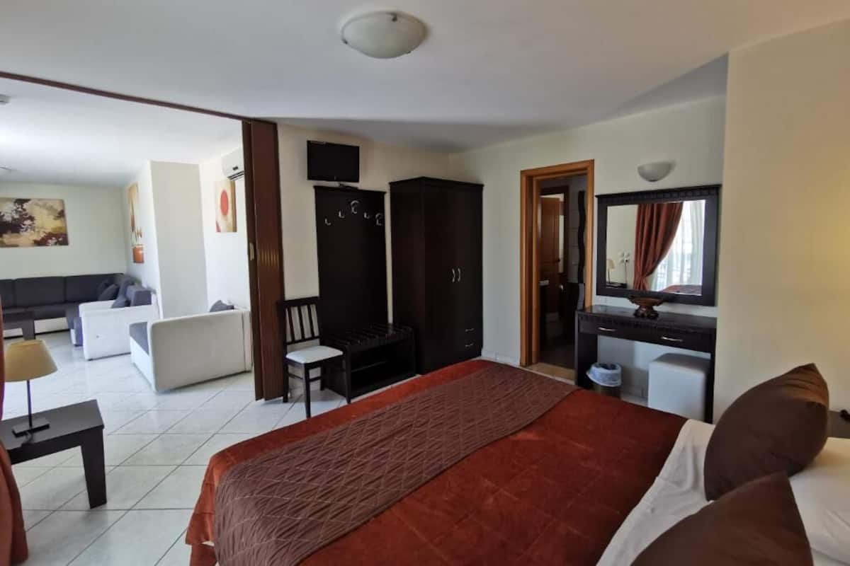 Junior Suite, Balcony, Pool View
