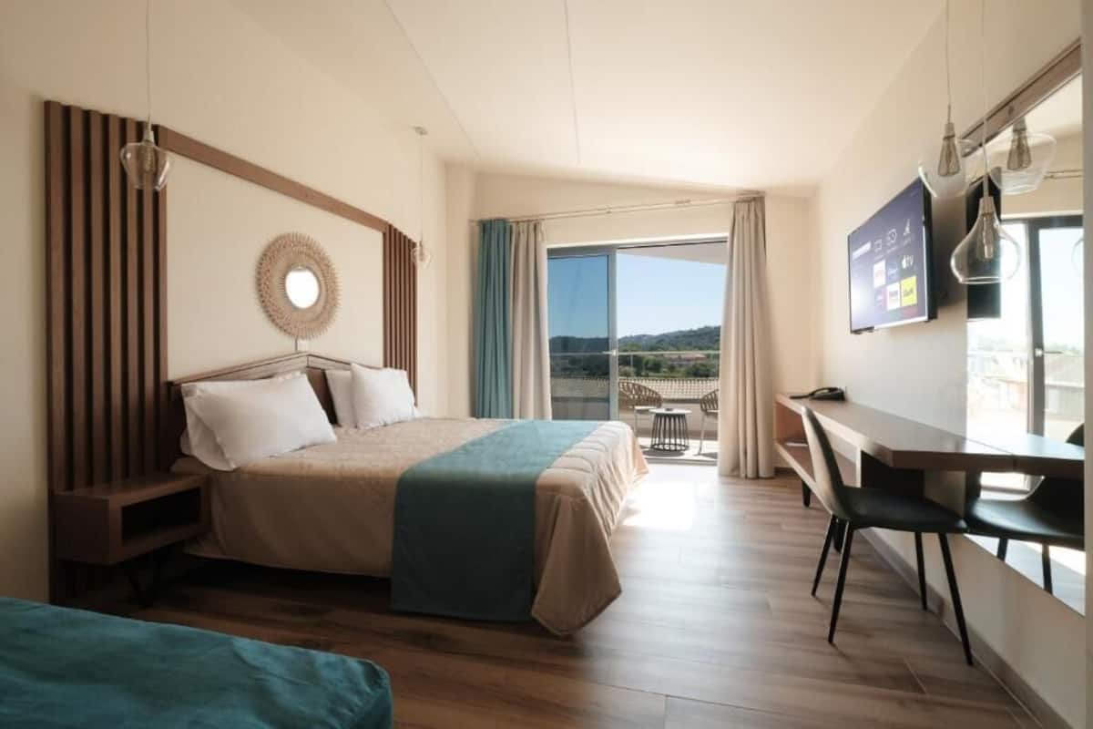 Suite, Balcony, Pool View