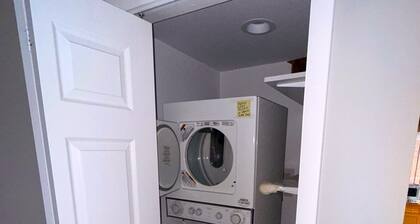 Peaceful Canal-Front 1 bedroom Retreat Near Hospitals, LIRR & Beaches