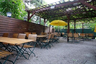 Valley Rose Hotel 