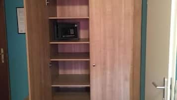 Double Room, Garden View | Interior