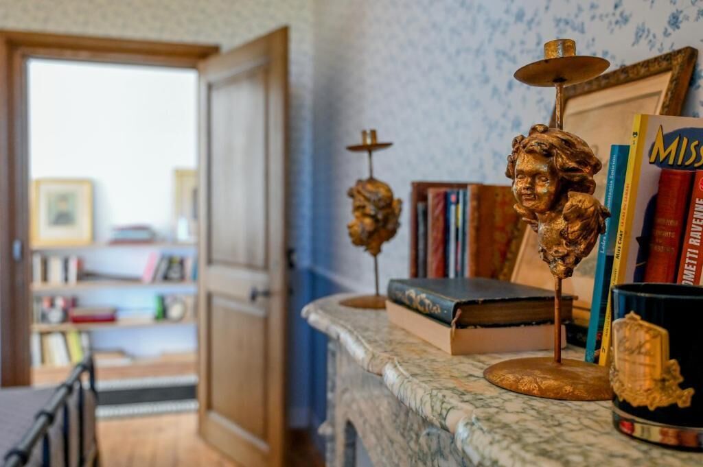A room with a marble table, books, and decorative items.