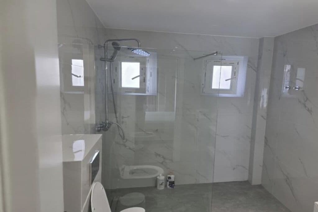 Hårtørrer, håndklæder, Sæbe, Toiletpapir