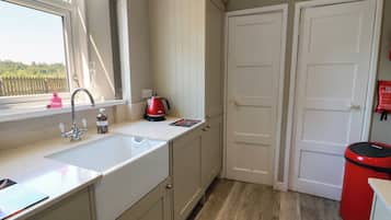 Dishwasher, cookware/dishes/utensils
