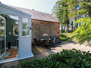 Outdoor dining - Waterside Lodge (Lockerbie)
