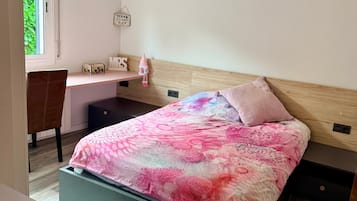 Iron/ironing board, WiFi, bed sheets