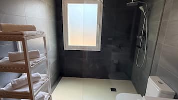 Dusche, Haartrockner, Handtücher