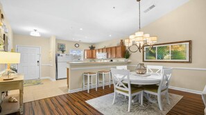 Dining - 933 Willow Bend - Barefoot Resort Rentals (North Myrtle Beach)
