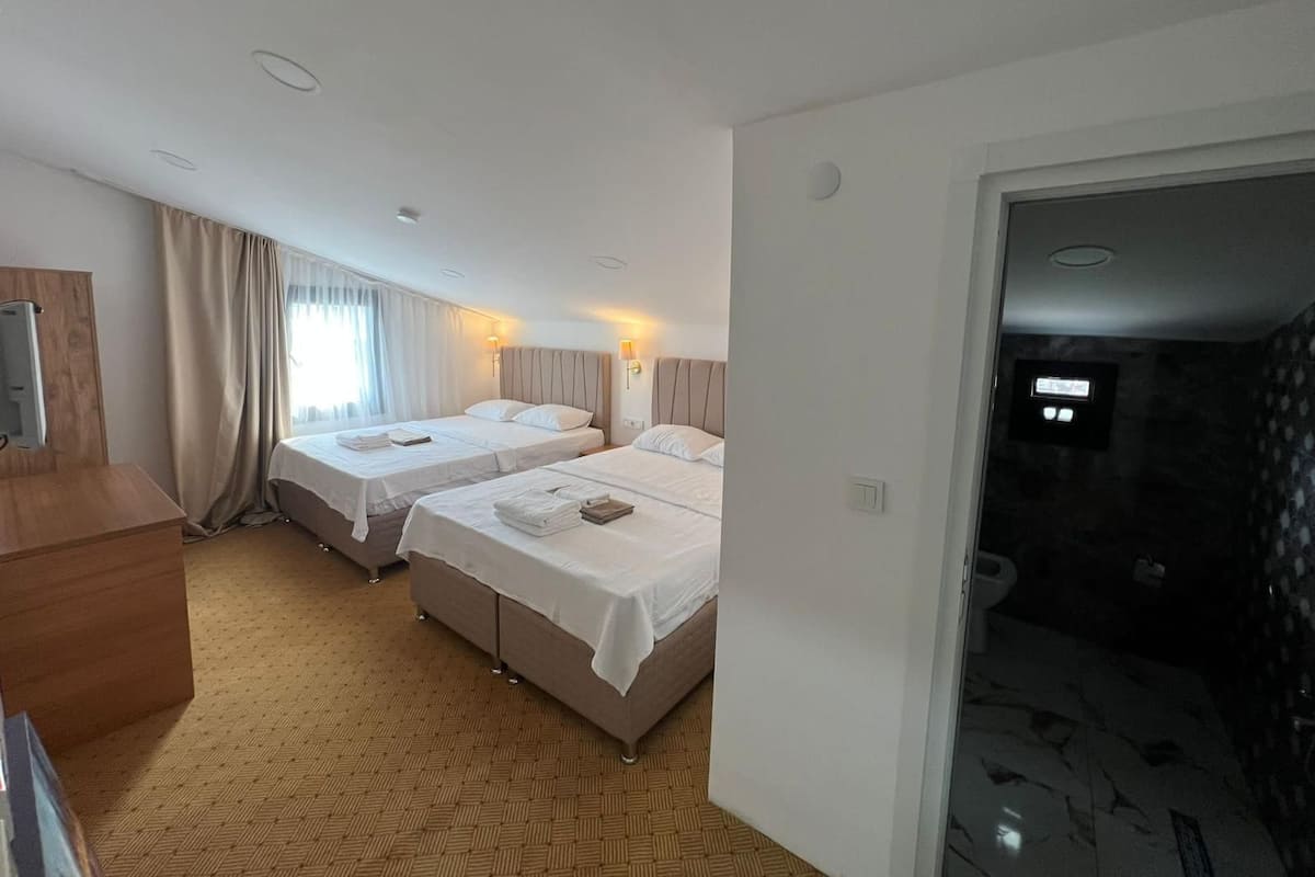 Classic Quadruple Room, City View