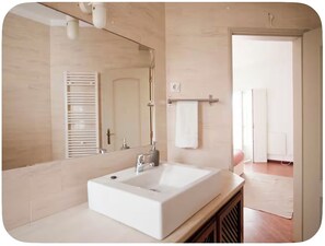 Bathroom - Vrbo Property (Zambujeira do Mar)