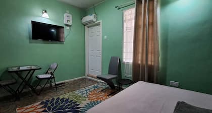 Nic's Inn, Perfect Location, Wifi, Comfort, affordability, warm hospitality.