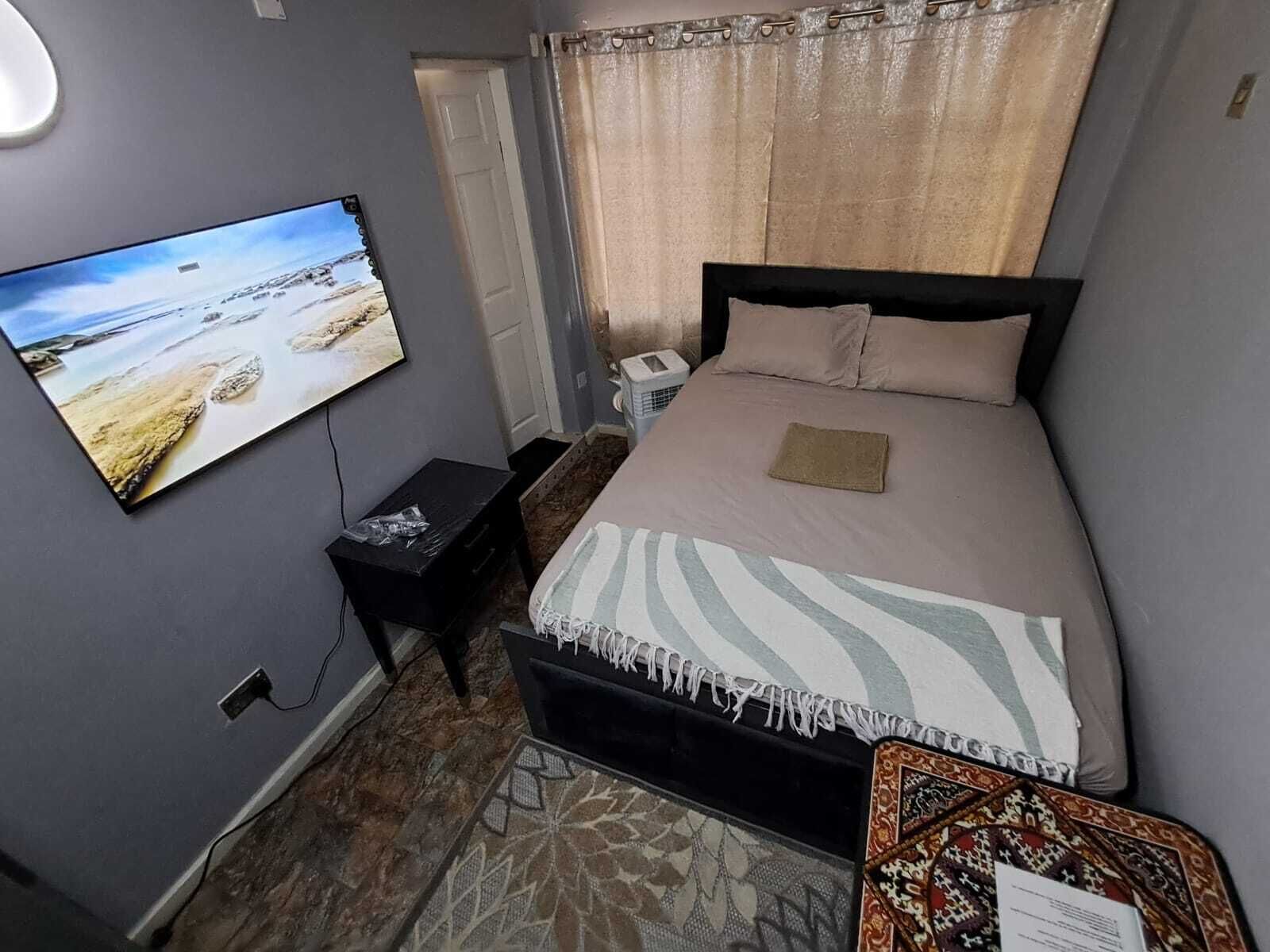 5 bedrooms, iron/ironing board, WiFi, bed sheets