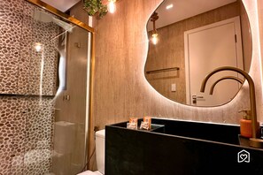 Luxury Apartment | Bathroom | Free toiletries, soap, shampoo, toilet paper - NOA Residence Club - LikeHome  (Cabedelo)