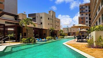 2 piscinas al aire libre