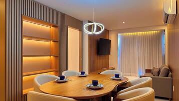 Apartamento Deluxe | Comedor