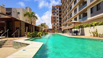 2 piscinas externas