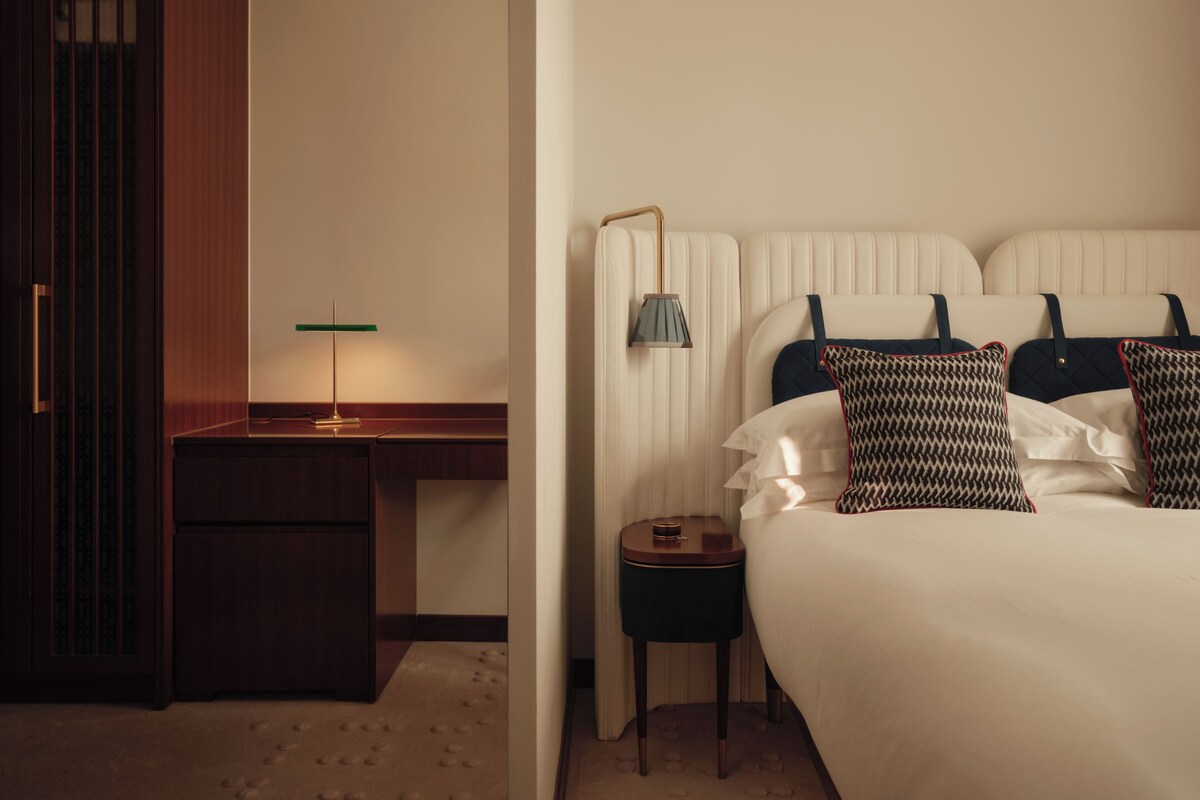 Premium bedding, pillowtop beds, minibar, in-room safe