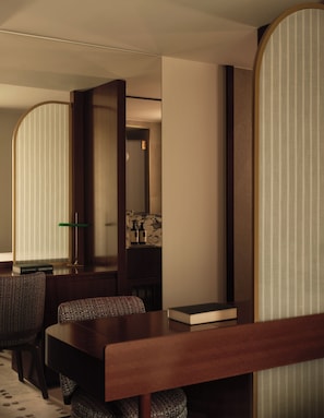 Chambre supérieure | Salle de bain | Séchoir à cheveux, peignoirs, pantoufles