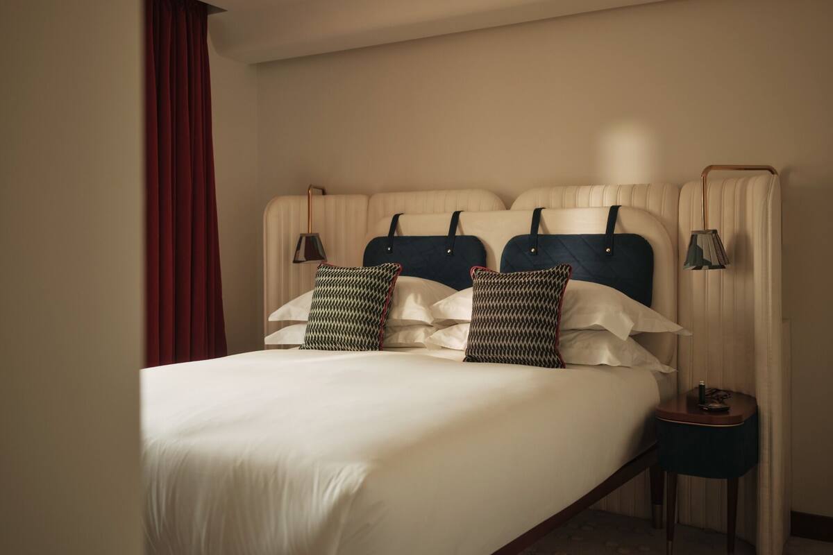 Deluxe King Room