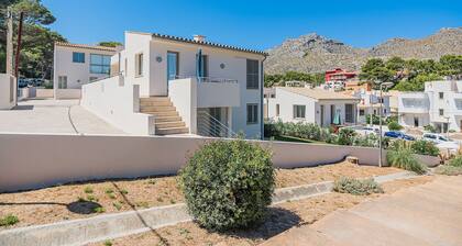 Seaside Escape in Cala Sant Vicenc