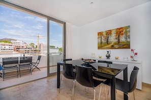 Chalet | Dining - Seaside Escape in Cala Sant Vicenc (Pollença)