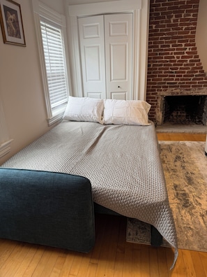 2 bedrooms, WiFi (free), bed sheets