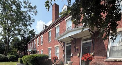 Gorgeous 2-bedroom condo with Rooftop deck in downtown Manchester