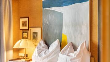 WiFi, bed sheets