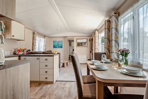 Forest Tide Lodge - Pet-Friendly Lodge with Resort Access & Decking