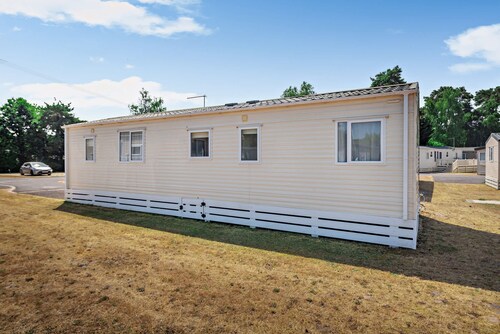 Forest Tide Lodge 3-Bedrooms, Resort Access & Deck