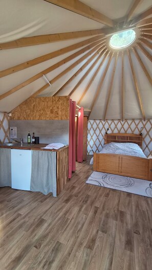 1 habitación y ropa de cama 