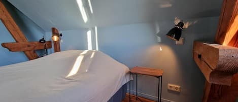 Habitación doble, baño privado, vista al jardín | Wifi gratis, decoración personalizada y muebles diferentes