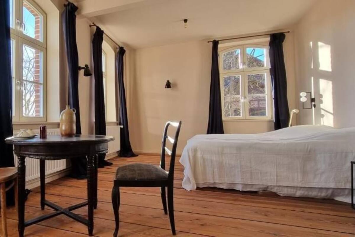 Habitación doble, se aceptan mascotas, vista al jardín | Wifi gratis, decoración personalizada y muebles diferentes 